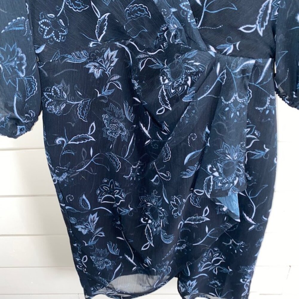 Halogen Faux Wrap Floral Chiffon Dress in Bali Black – V-Neck, Short Sleeve SM - Picture 7 of 8